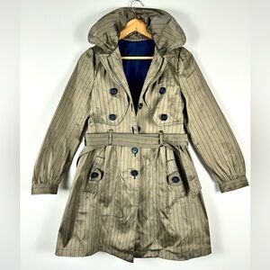 Stylish fall coat with metallic look